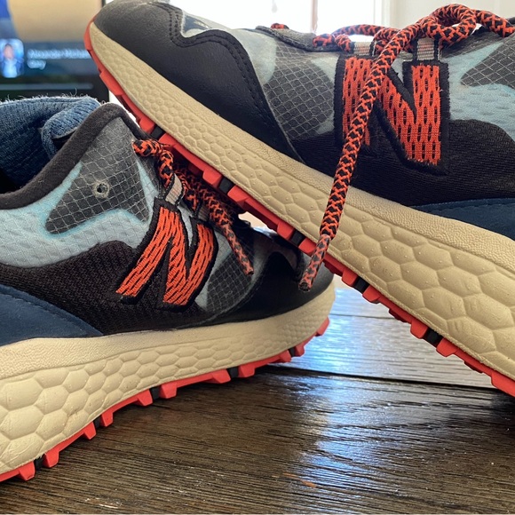 New Balance retro style Fresh Foam CRAGTR all Terrain shoes. - Picture 5 of 5